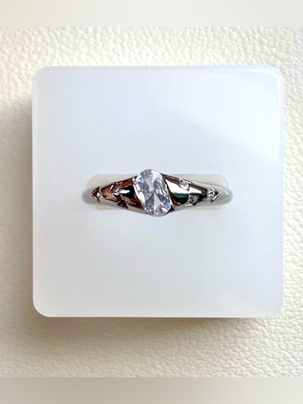 Elegant Silver Ring with Clear Gemstone